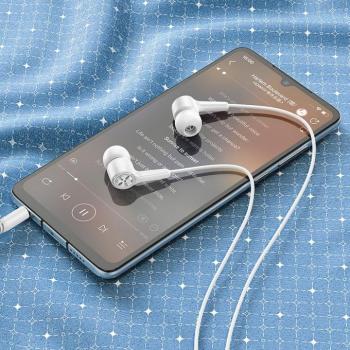 Hoco M104 vezetékes fülhallgató 3.5mm jack csatlakozóval, mikrofonnal - fehér kép